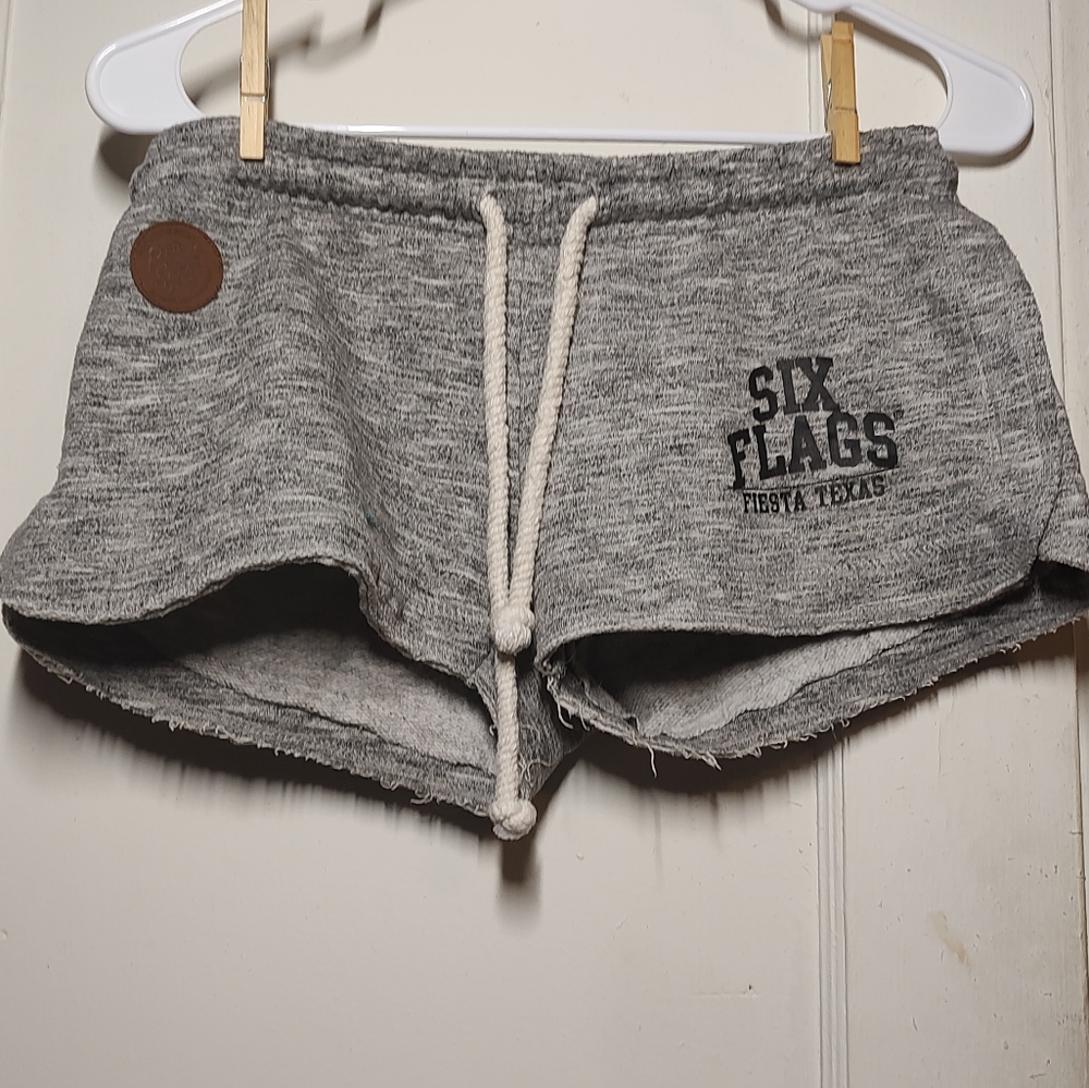 POP SURF SIX FLAGS MAGIC MOUNTAIN SWEAT SHORTS WOMENS (Small)
